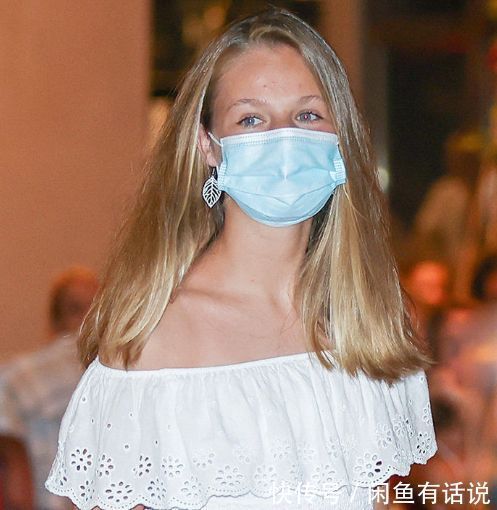 莱昂诺尔 西班牙大公主模样变成熟,15岁就穿紧身裙配高跟鞋,身高赶超妈妈