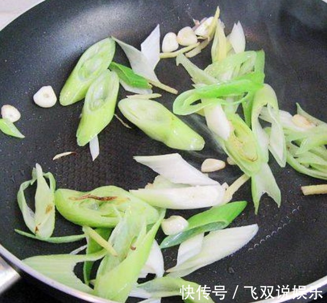 秋冬季节,多吃此菜,美味营养又健康,学会此做法,如获一宝