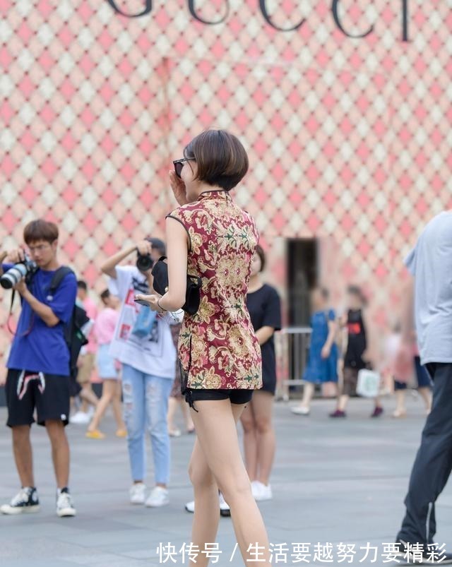 打底裤 超时髦的打底裤穿搭，个性靓丽又显身材，真佩服她！