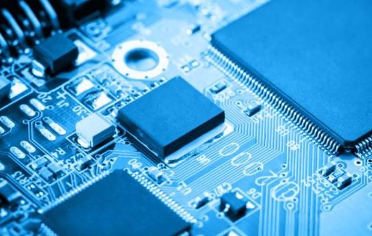 国人|被比尔盖茨说中,中国芯开始“全力起跑”,国人欢呼:这次稳了!