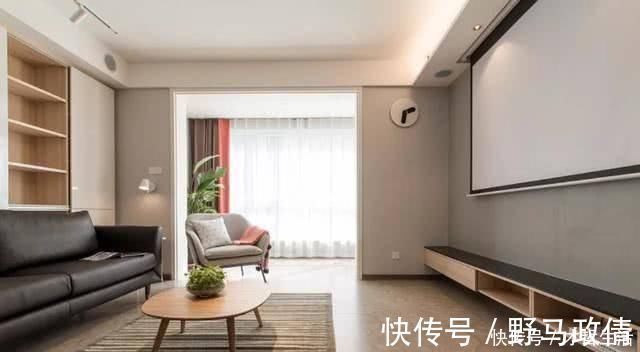 沙发墙|老公坚持装4米长电视柜,沙发墙“加厚”35公分完工都夸他机智