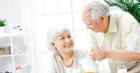 为什么老人身上会有味专家提醒,四十岁后牢记这些事老了没啥味