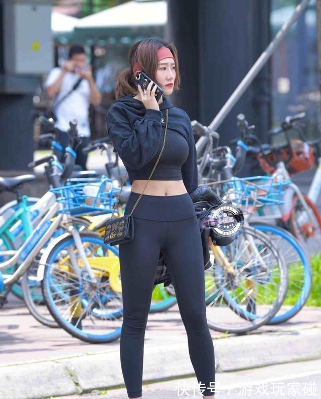 穿搭 洋气精致的瑜伽裤穿搭十分衬气质,打造简约的时尚,轻松自在!