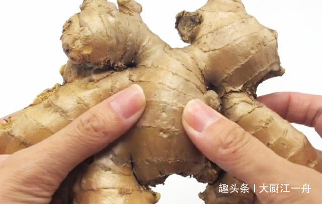 表面|买生姜,并不是越光滑的越好,学会这几点,挑选的生姜新鲜又耐放
