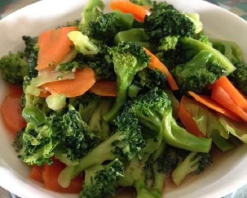 炒西蓝花，焯水后直接下锅炒是大忌！学会这招，脆爽可口还入味