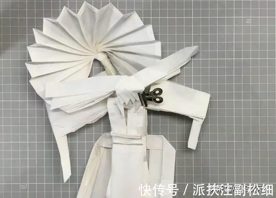 pv|在B站熱門掛了一周?UP主用一張紙折出立體手辦,還是撐傘小姐姐