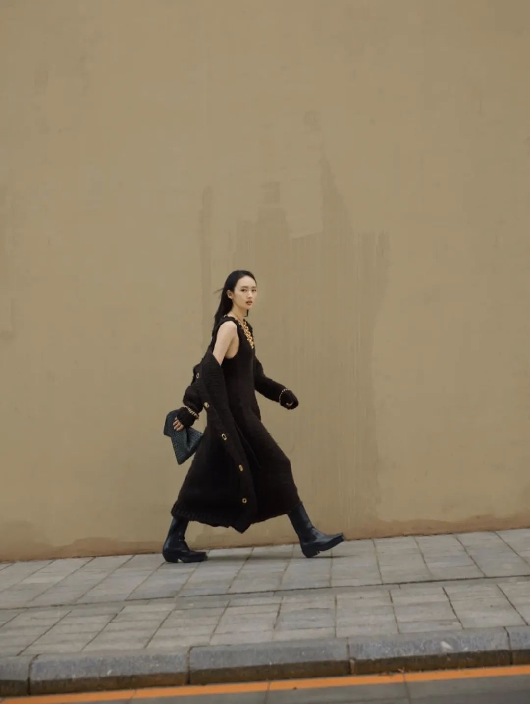 时髦|这个秋冬,让鞋子时髦起来的秘诀竟然是“变方”