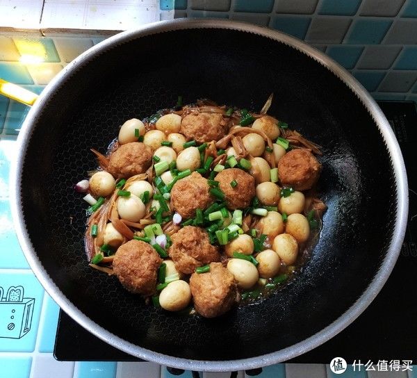 黄花菜|苦夏没胃口，这一道菜可常吃，营养丰富易消化，焖一焖上桌可香了
