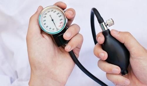 症状|老年人出现这个症状，要警惕“假性高血压”，别被忽悠了