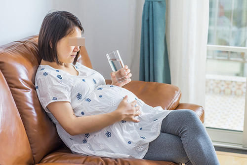 睡眠质量|孕期补水要科学，孕妇最好别乱喝，注意这4点，羊水才会更清澈