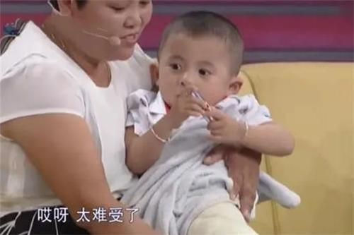 残疾人|90厘米“袖珍女孩”,不顾父母反对生子,孩子出生后全家没了笑容