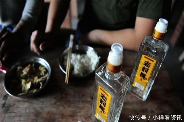 七律《叹民工》,苦酒一杯品凄凉,道尽人生满沧桑