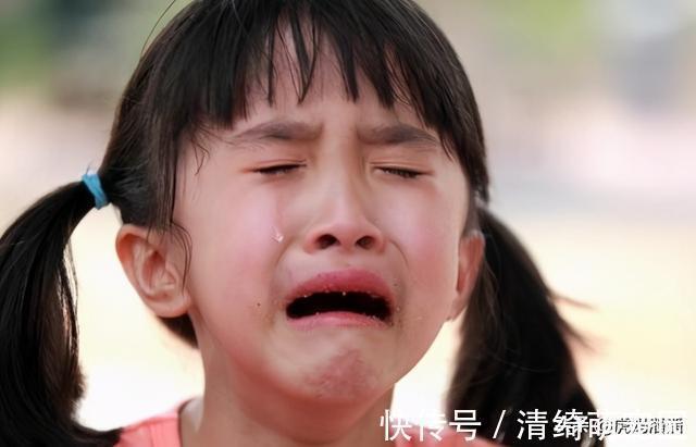 孩子|“我不买了,妈妈别打了”,6岁女孩痛哭求饶:失控父母有多可怕