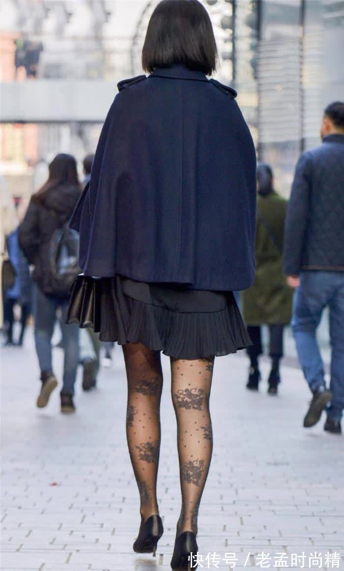 丝袜|街拍:小姐姐的搭配真花哨丝袜都带花