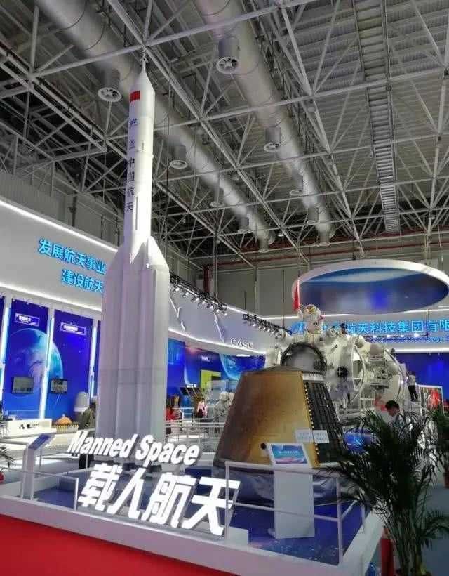 我国载人登月或提前，专家提环月交会对接登月方案，长五就能实现