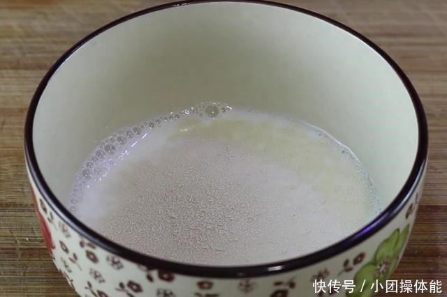 大米别再煮粥,加2个鸡蛋,教你新吃法,4碗都不够吃,真香