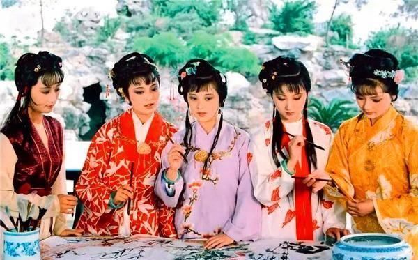 贾宝玉宁国府偷试云雨情,林黛玉为何毫不介意,还主动称袭人嫂子