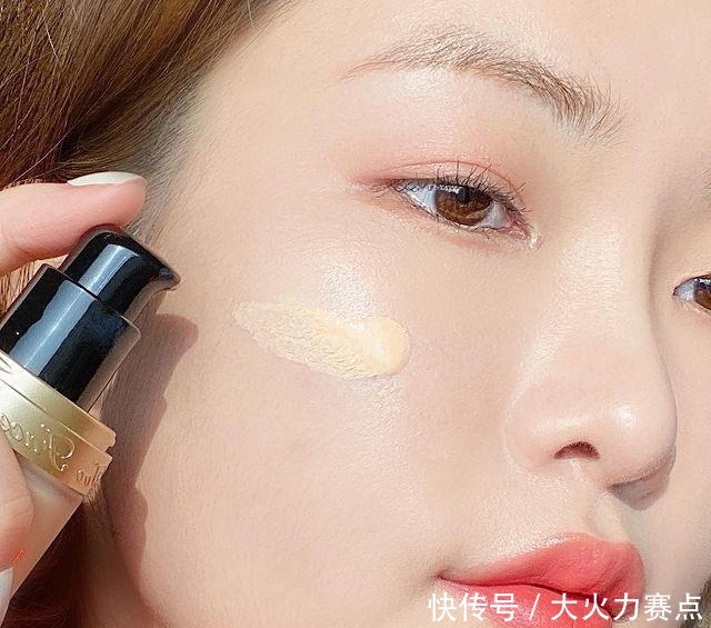 眼妆|新手必学的“日常淡妆”8大实用化妆技巧,底妆卡粉这样上超服帖