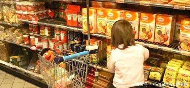 超市|孩子想吃苹果妈妈不给买,萌娃心生一计,结账时差点被“气死”