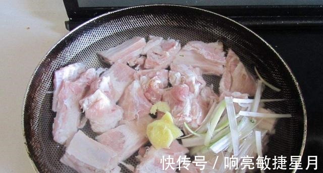 炖排骨|排骨焯水会变柴如何正确做以下这种做法,焯水不柴又美味!