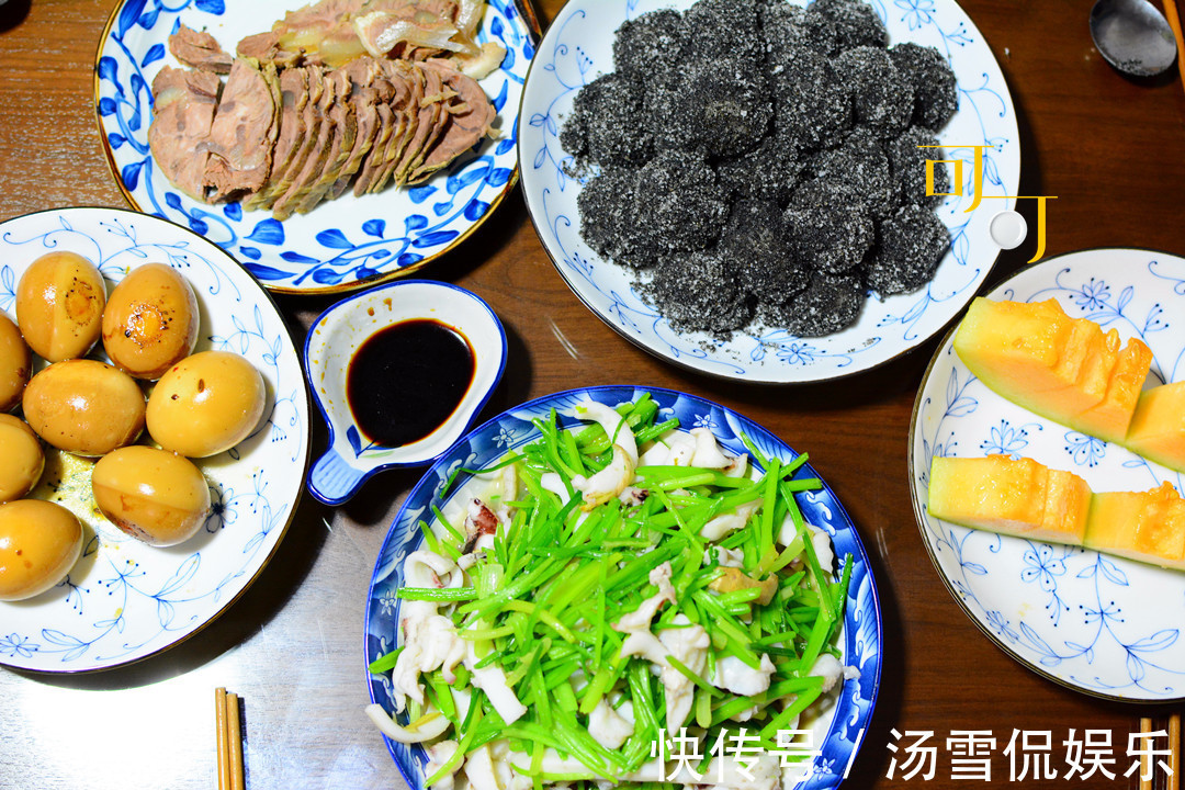 周末宅家，做了三道菜，另外三个是点心，老公说本末倒置