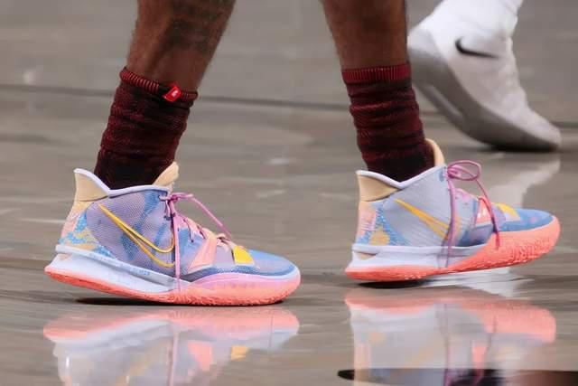 NBA球员上脚：Kobe9全明星配色，范乔丹的闪击7很帅