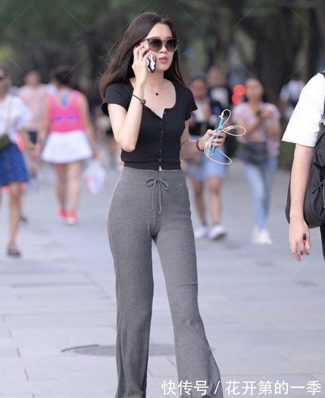 低领|黑色低领上衣搭配高腰休闲裤,简约时尚,青春靓丽