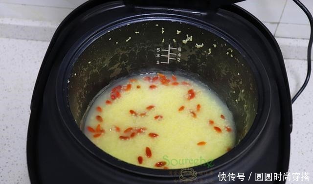 莲子和此物是绝配,养胃一把手,滋润胃部,经常胃不舒服要多食!