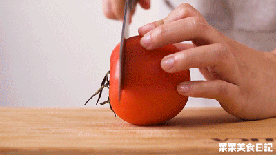 番茄别再炒蛋了！全网都流行这么吃，一焖就搞定