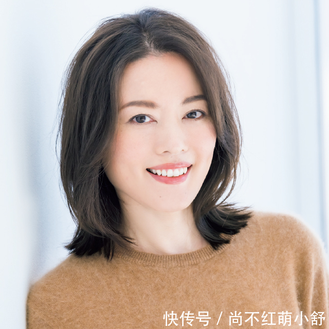 气质|今年流行的“锁骨卷”发型7款,既减龄又气质,款款都显脸小