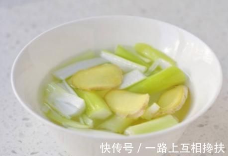 松软|烙馅饼和面时，用上1招窍门，烙出的饼酥脆松软，放凉也不发硬