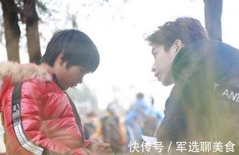 晓梅|经常玩手机和不玩手机的孩子,10年后性格差别明显,家长应该重视