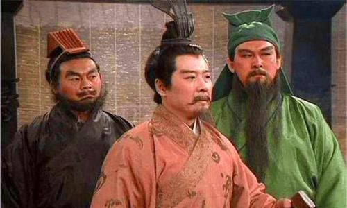 有何|关羽斩华雄时，袁绍提起颜良文丑有何含义，他们能够打败华雄吗