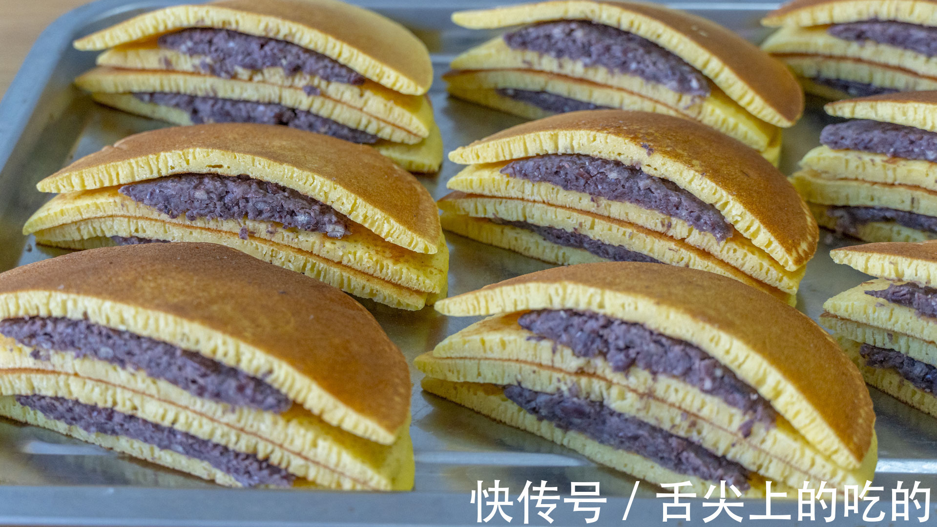 玉米面这样做,比蛋糕还好吃,柔软香甜,简单几步,2分钟出锅