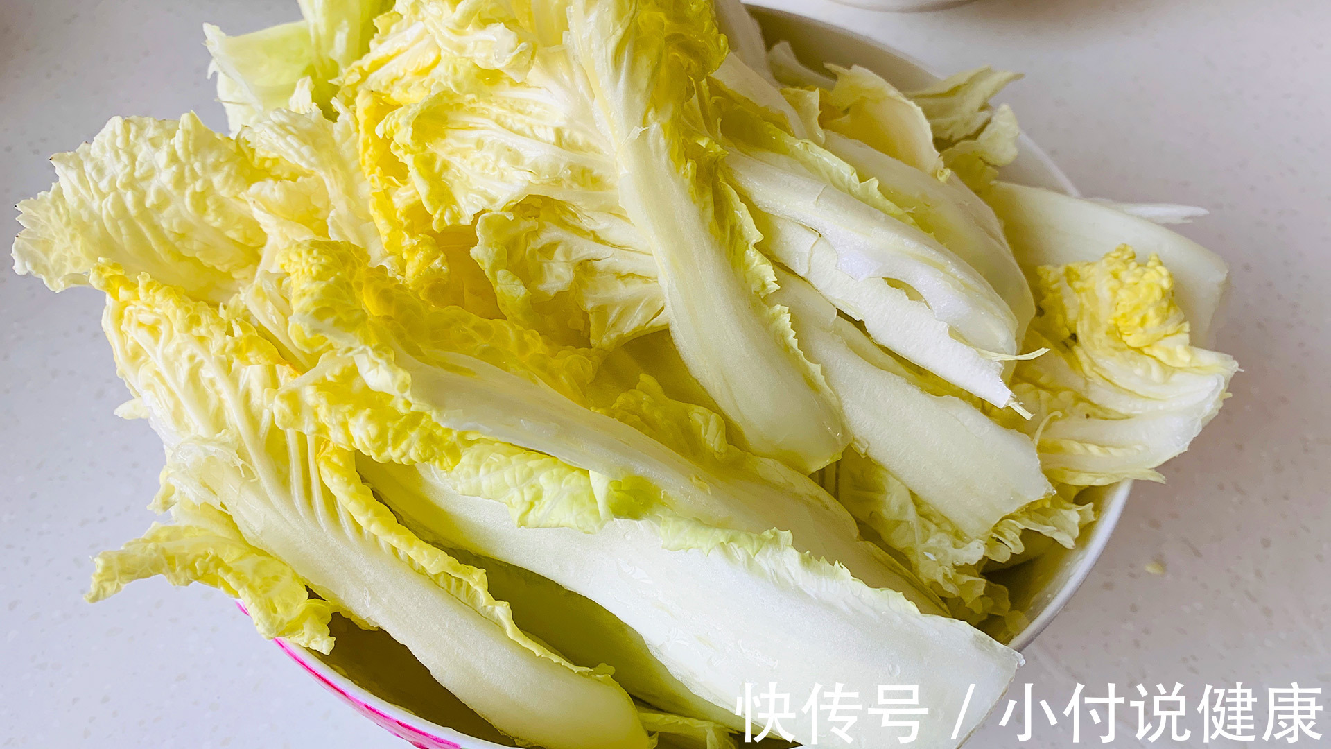 金针菇|久坐易胖、便秘多吃“平民菜”,低热量、高纤维,乱炖营养敞开吃