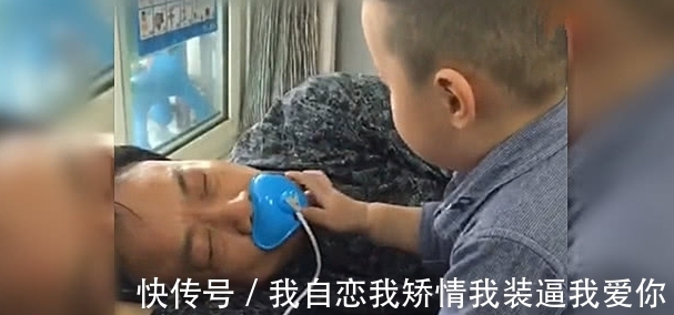 宝宝|爷爷装睡叫不醒,小孙子急了,接下来的行为,真不愧是亲孙子!