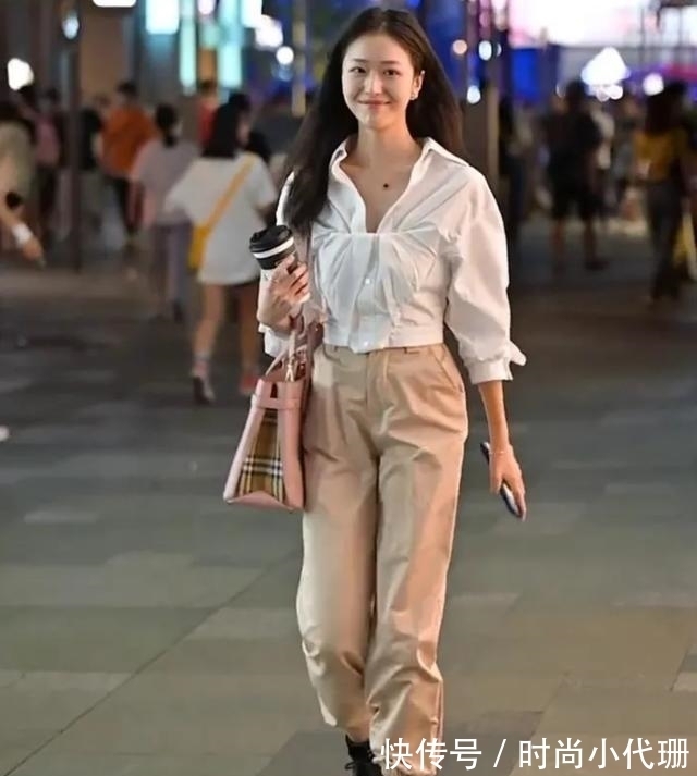 束脚工装裤|复古款白衬衣，搭配束脚工装裤，时尚又休闲的搭配