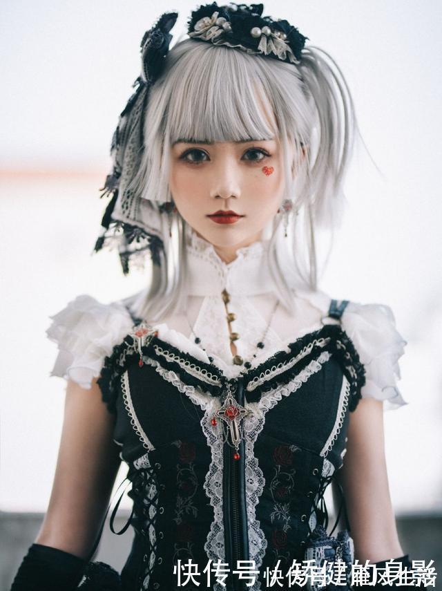 切+双马尾|放弃你的黑长直吧,现在流行“公主切+双马尾”,甜美感十足