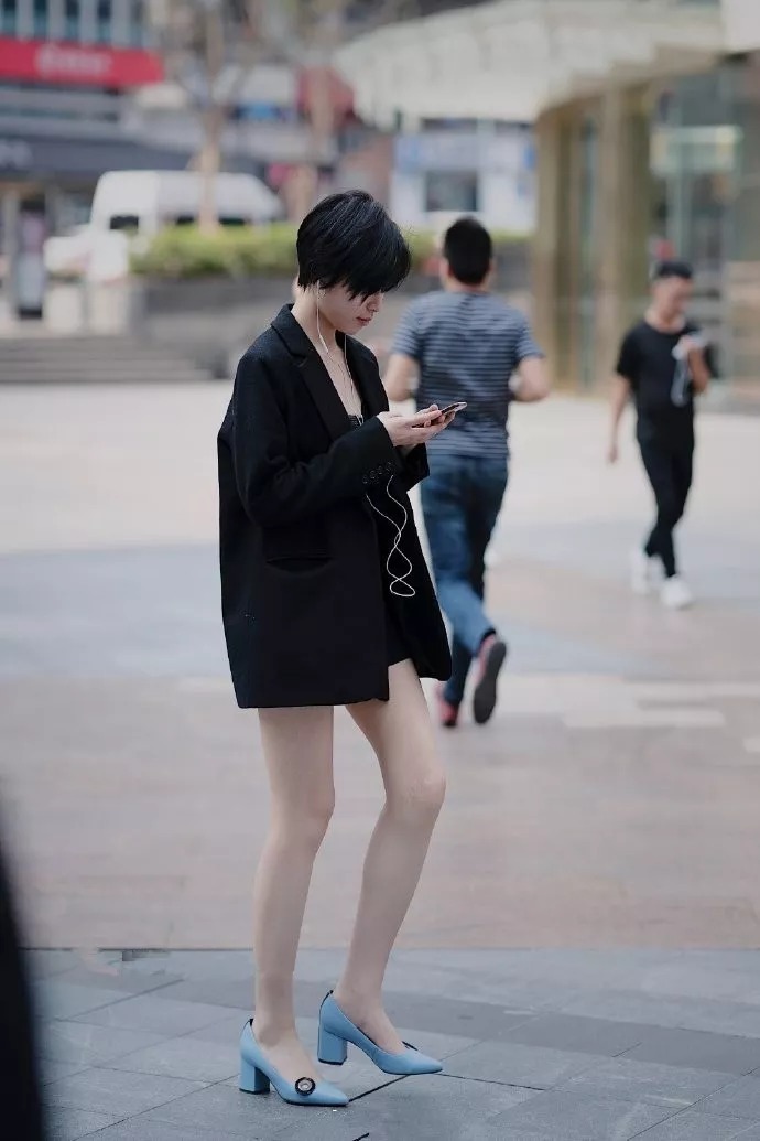 小姐姐|女生搭配气质高跟鞋,出现显得更有魅力