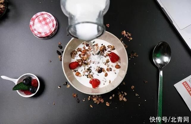 中年|几点吃早餐好?早餐吃得要像“皇帝”?