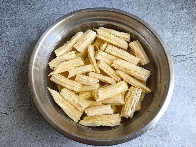 腐竹拌芹菜|“它”就是“浓缩后的豆浆”，营养成分是鸡蛋好几倍，错过太亏了