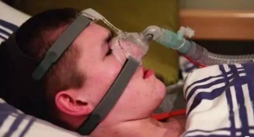 男孩|患上怪病的男孩,只要睡觉就会停止呼吸,被称为“水中仙的诅咒”