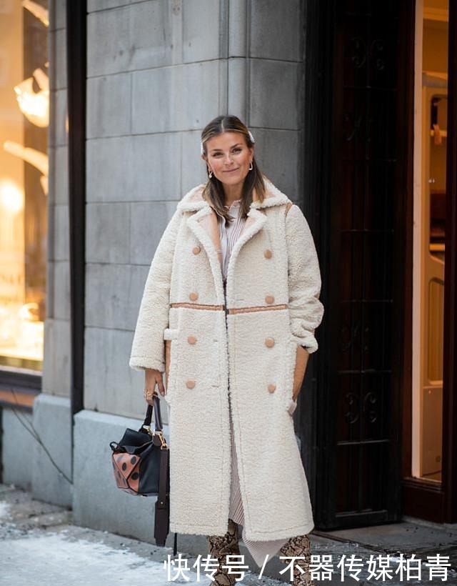 洋气|羽绒服已经过时了,潮人都在穿“大衣+长靴”,既保暖又洋气