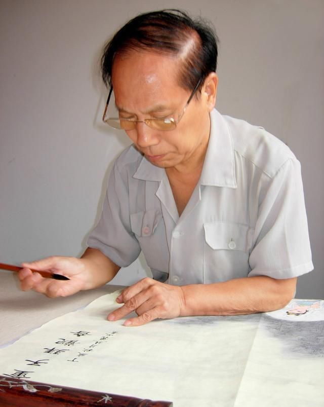 欧楷$逢柳必赞,他是一位将楷书写到极致的教师,其楷书还有点“另类”