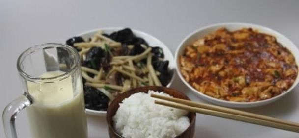 一日三餐|其实长寿很简单,105岁的老人坦言,只要做好四件事,长寿很简单