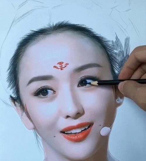 画家&她画30幅彩铅画,获赞3000万,网友羡慕,专家:全靠打印机