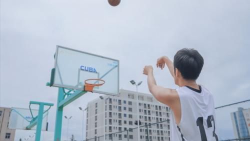 食物|7岁男孩缺钙停止发育,身高仅1米,儿科医生怒斥:这2种食物别再纵容娃吃