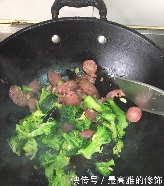 解馋|晚餐少油少盐,用它炒西兰花,解馋又不长胖!