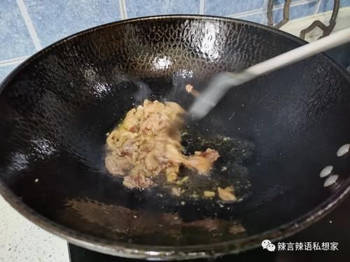 炒个盐卤豆腐，我吃豆腐你吃肉，清清肠胃过大年