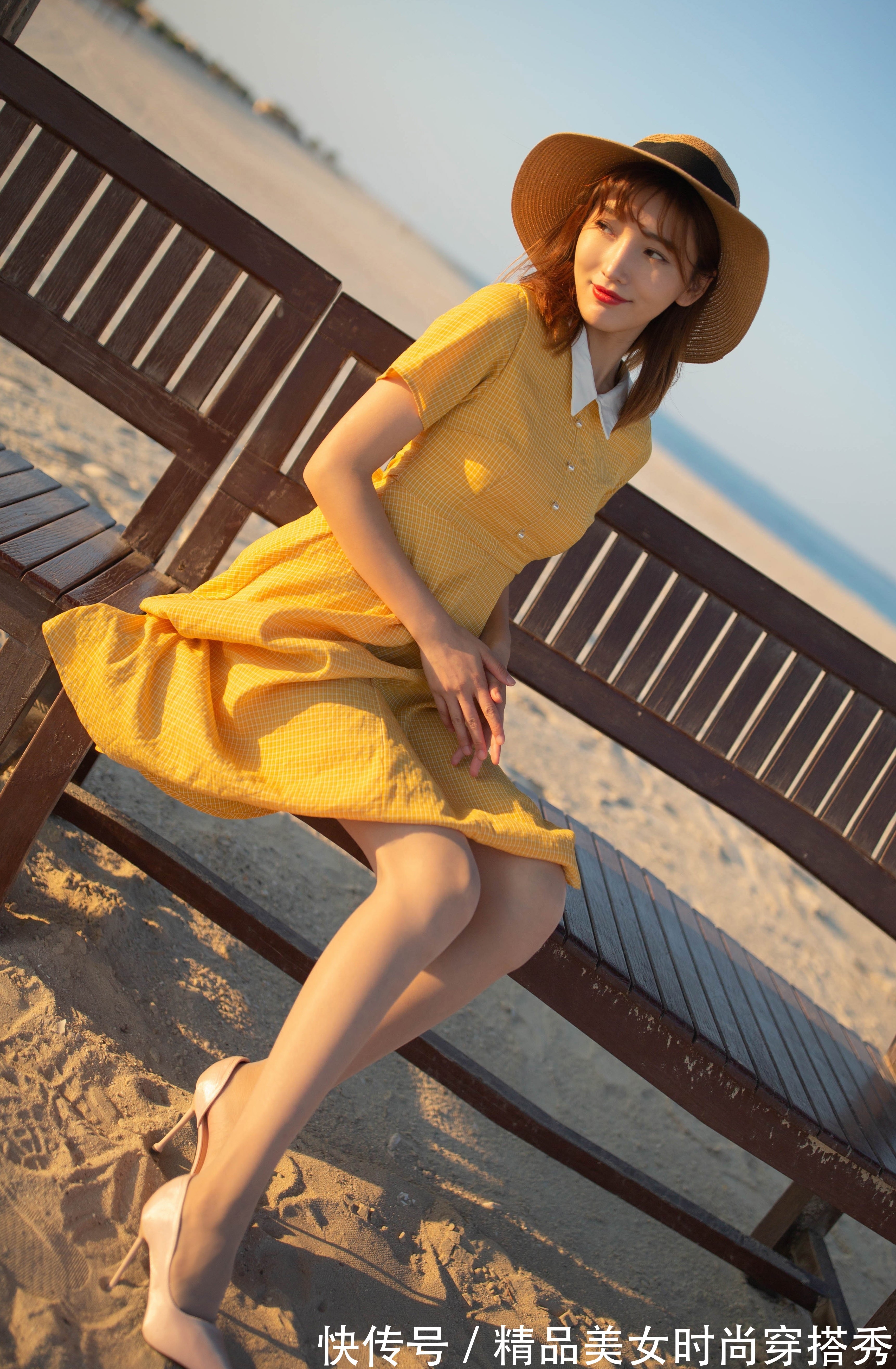 淡雅|清新淡雅的连衣裙更显轻盈飘逸，彰显出女性简洁大方的优雅力